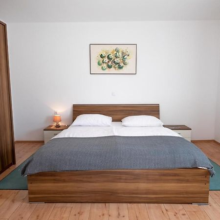 Apartmani Suzana Klenovica Luaran gambar